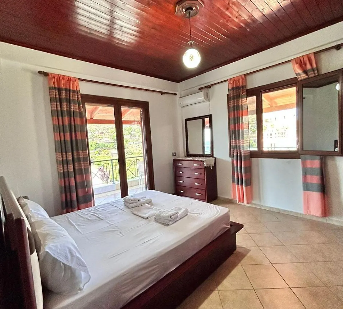 Green Villa Sarande 0*,
