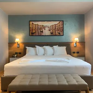 Hotel Butrinti, Sarandë